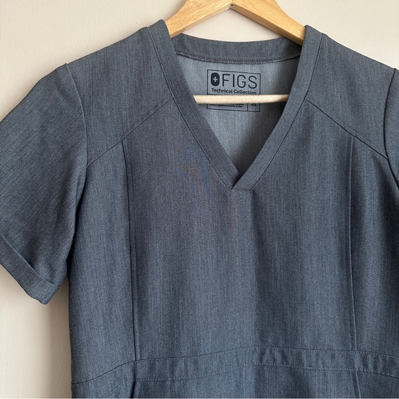 Figs Technical Collection Flores Scrub Top Gray Graphite Short Sleeve Size XS - Picture 2 of 10